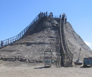 Santa Catalina de Alejandría: Volcano of Totumo.  Source: www.panoramio - Photo by Martino Fani